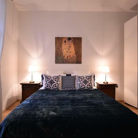 Cozy Flat By The Astronomical Clock Apartment Praga Exterior foto