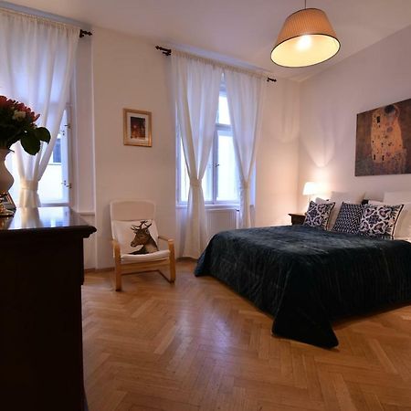 Cozy Flat By The Astronomical Clock Apartment Praga Exterior foto
