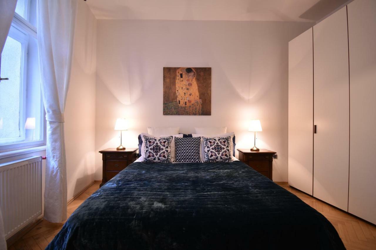 Cozy Flat By The Astronomical Clock Apartment Praga Exterior foto