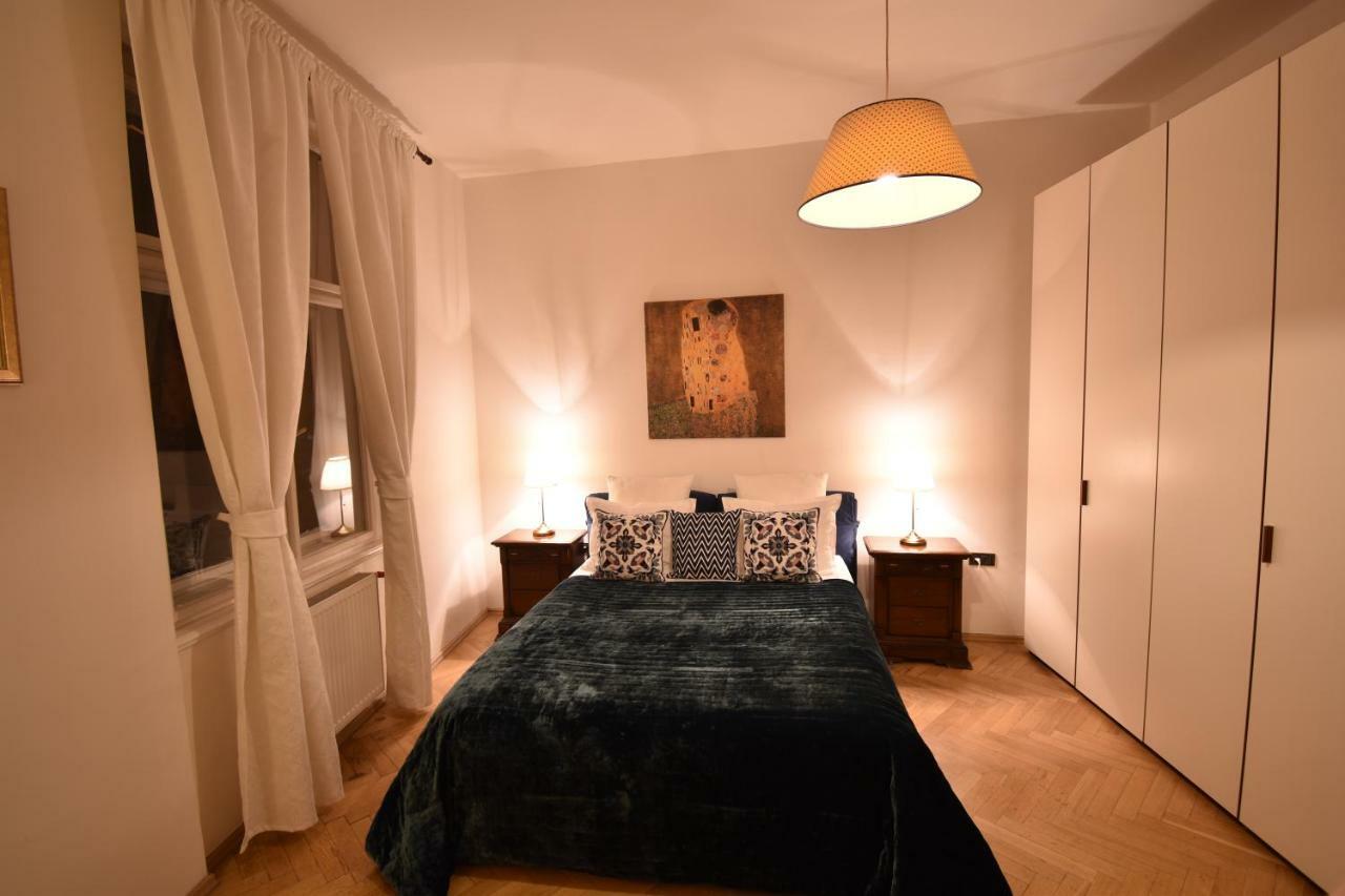 Cozy Flat By The Astronomical Clock Apartment Praga Exterior foto