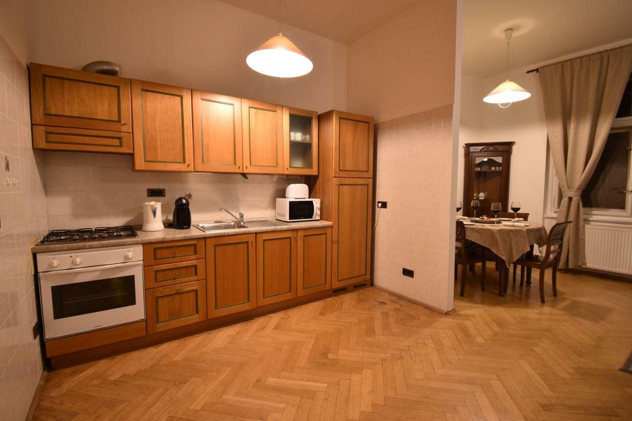 Cozy Flat By The Astronomical Clock Apartment Praga Exterior foto
