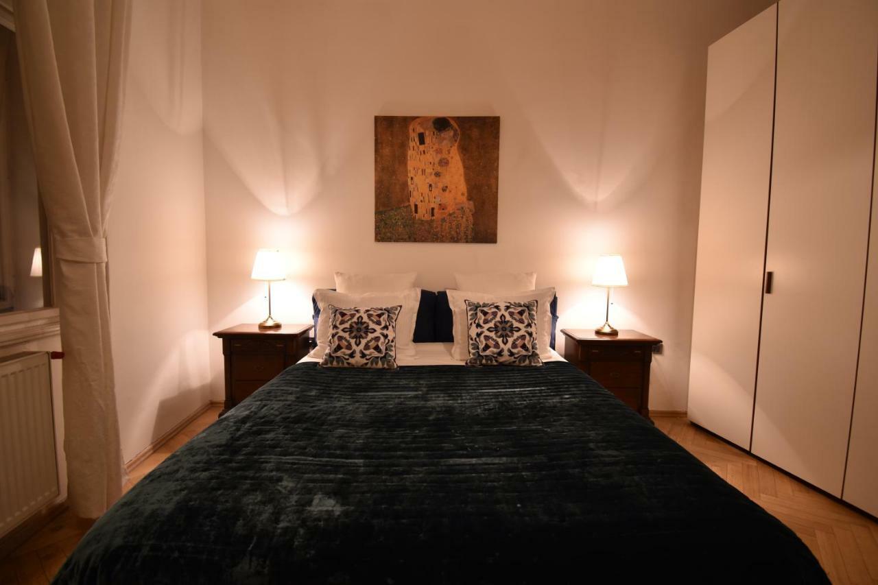 Cozy Flat By The Astronomical Clock Apartment Praga Exterior foto
