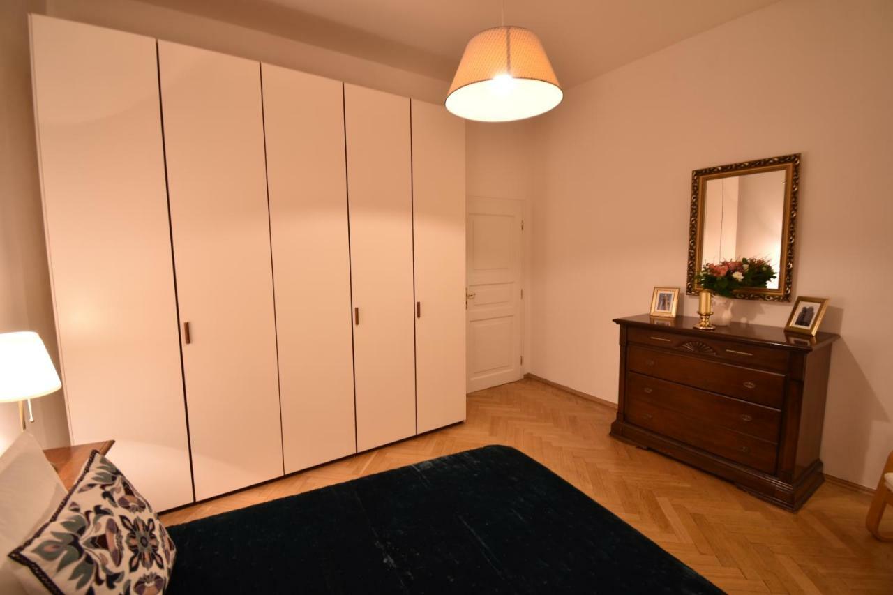 Cozy Flat By The Astronomical Clock Apartment Praga Exterior foto