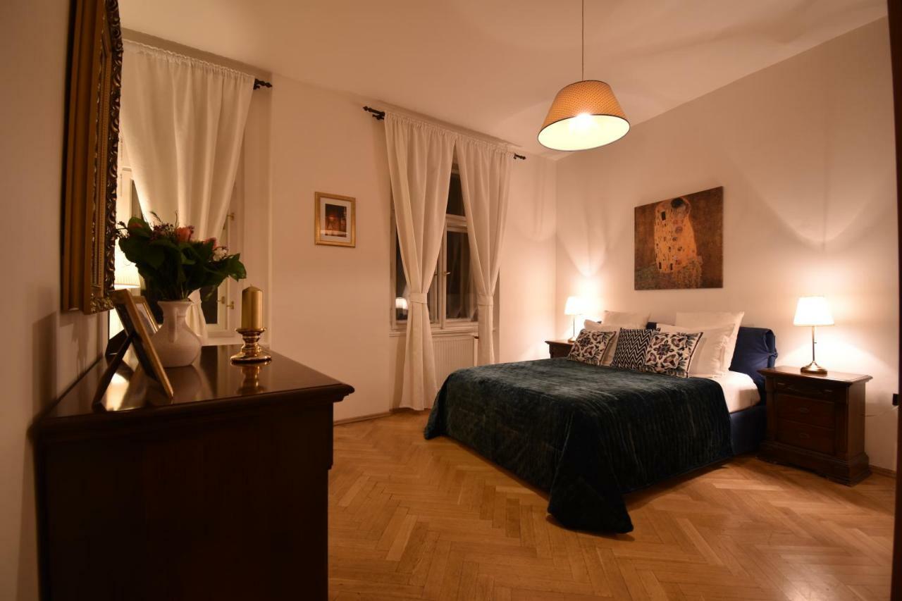Cozy Flat By The Astronomical Clock Apartment Praga Exterior foto