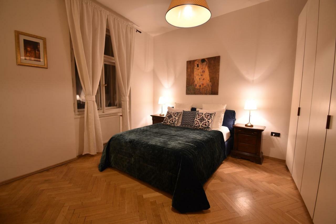 Cozy Flat By The Astronomical Clock Apartment Praga Exterior foto