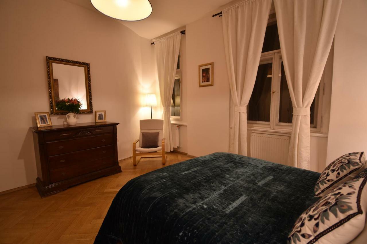 Cozy Flat By The Astronomical Clock Apartment Praga Exterior foto